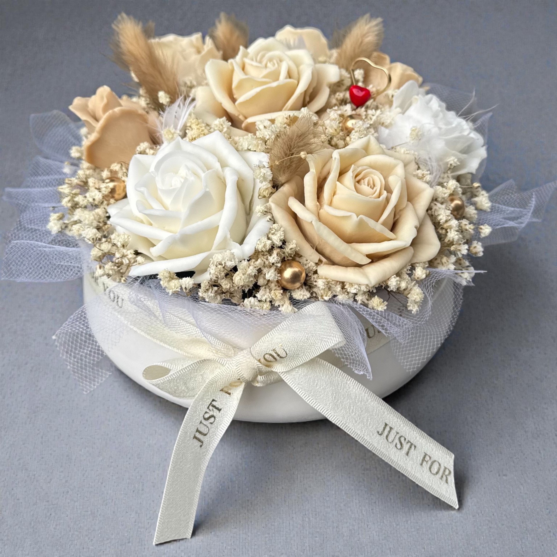 Béžový mydlový box s ružami